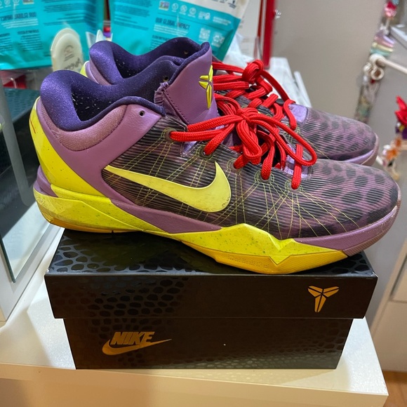Nike zoom Kobe 7 Supreme Christmas 2011 - Picture 5 of 15
